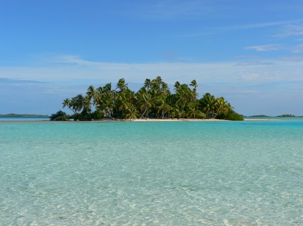83- Un motu au lagon bleu 
